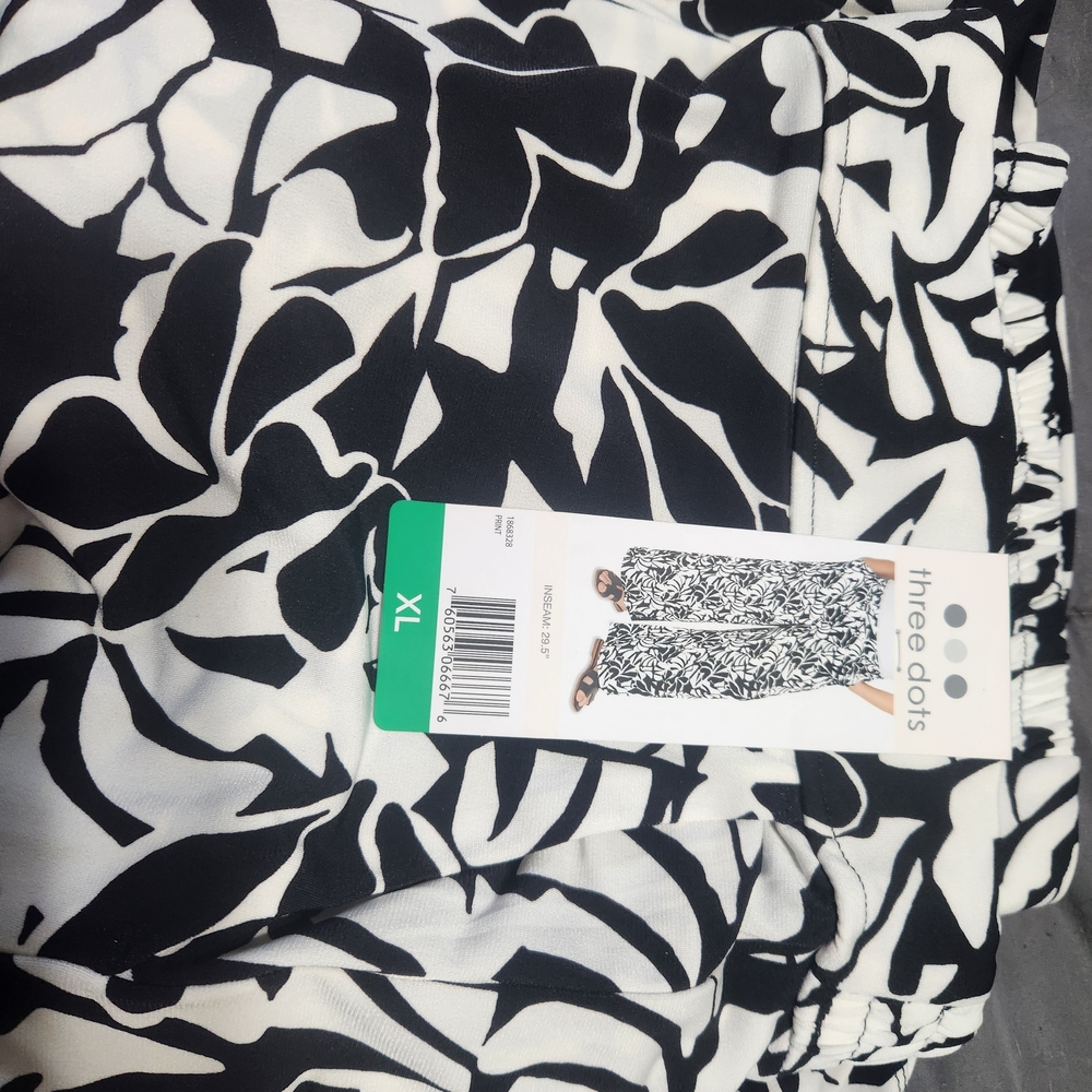 Three Dots Monochrome Leaf Print Pants